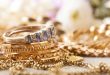انخفضت أسعار الذهب يوم الثلاثاء مع صعود الدولار وارتفاع العائد على سندات الخزانة الأمريكية في الوقت الذي استمر فيه هدوء رد الفعل من جانب المستثمرين إزاء الخلاف بين الولايات المتحدة وإيران.