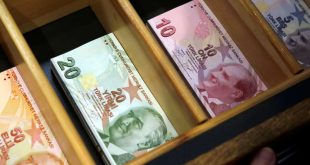 الليرة التركية تهبط مع إعادة فتح الأسواق وتسليط الأنظار على الخلاف مع واشنطن