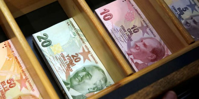 الليرة التركية تهبط مع إعادة فتح الأسواق وتسليط الأنظار على الخلاف مع واشنطن
