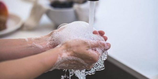 10 أشياء "قذرة" يجب غسل اليدين "فورا" بعد لمسها