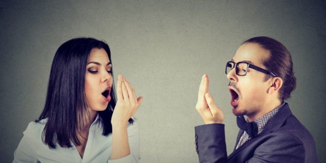 تعاني من رائحة الفم الكريهة؟.. إليك هذه الحلول