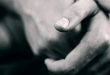 فرقعة الأصابع.. من أين يأتي ذلك الصوت؟ وهل هي مضرة بالصحة؟