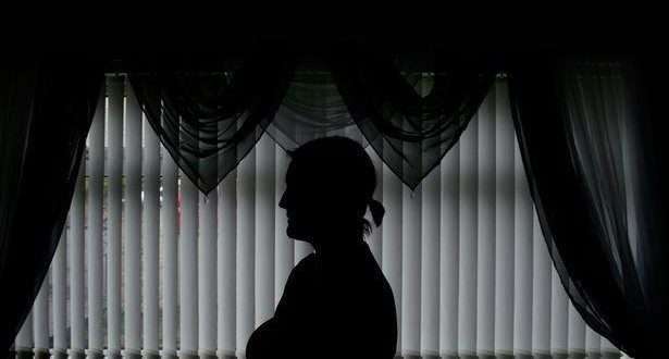 أم تنام مع سترة طفلها منذ 20 عامًا.. قصة مروعة !