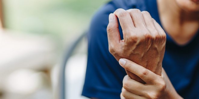 البقع الحمراء علامة على أمراض الكبد