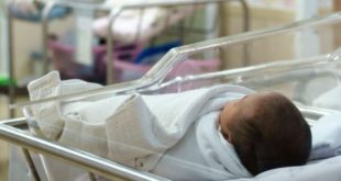خرج طفلها للحياة وماتت..أم مصابة بكورونا تفقد حياتها أثناء ولادتها