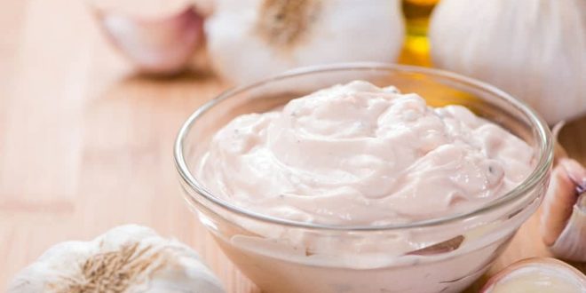 طريقة عمل الثومية بمكونات مختلفة في المنزل