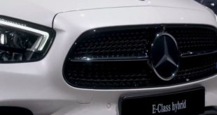مرسيدس تكشف النقاب عن سيارتها الجديدة SL 2021 بملامح رياضية