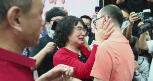 بعد 32 عاما.. صيني يعثر على والديه بهذه الطريقة