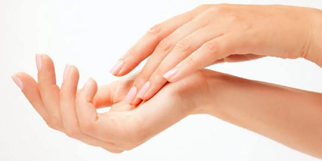 طرق التخلص من جفاف اليدين بسبب المطهرات