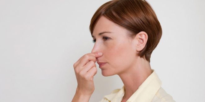 هل يجب أن تحبس أنفاسك اذا اقترب منك أحد الأشخاص للوقاية من كورونا؟