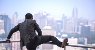 اشتبه في إصابته بكورونا فقفز من الطابق الثالث