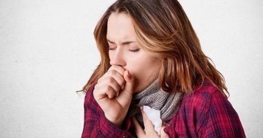 سعال المصاب بكورونا يمكن أن يملأ غرفة بـ 7 ملايين نسخة من الفيروس