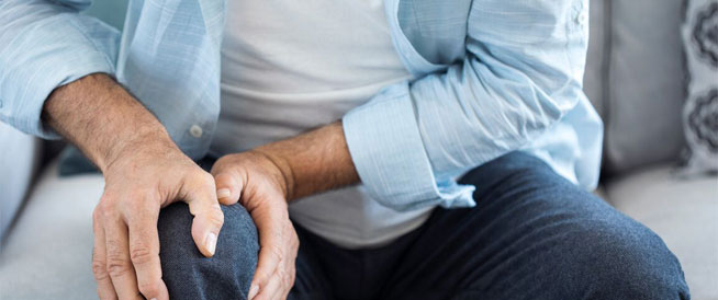كيف تؤثر درجة الحرارة والضغط والرطوبة على آلام المفاصل؟