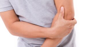 أسباب تنميل الذراعين عديدة منها مشاكل الدورة الدموية أو العظام