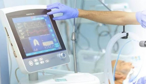 ابتكار طريقة لتكييف أجهزة التنفس لمساعدة اثنين من مصابى كورونا فى وقت واحد