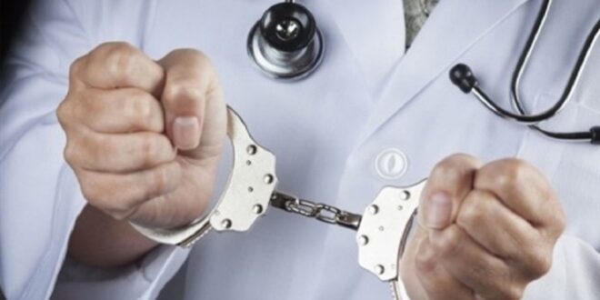 القبض على طبيب قتل 100 شخص وألقى بجثامينهم للتماسيح