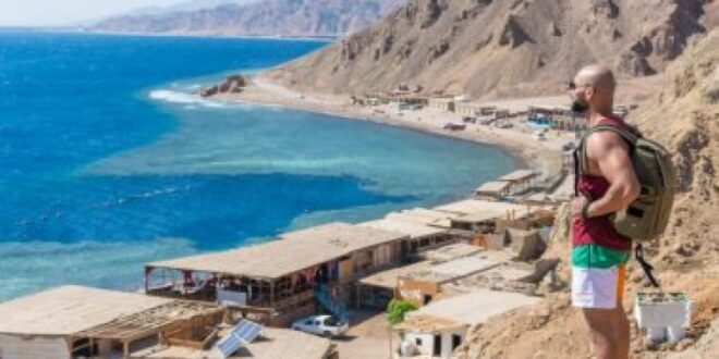 جنة اختارها السياح وطنا.. دهب مقصد عشاق الطبيعة ولون رمالها المميز سر الاسم