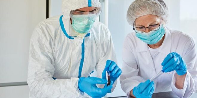 ما هي الأعراض الشديدة لـ COVID-19؟.. ومن هم الأكثر عرضة للفيروس