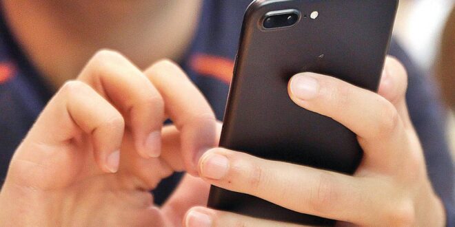 الاستخدام المفرط للهواتف المحمولة أثناء العزل قد يتسبب في فقدان الذاكرة