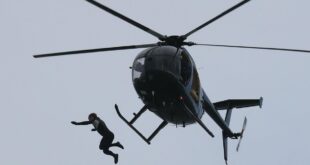 بريطانى يقفز بدون مظلة من طائرة بارتفاع 40 مترا لتسجيل رقم قياسى
