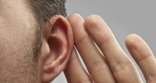رجل يفقد السمع بأذنه اليسرى بسبب كورونا .. أول حالة من نوعها فى بريطانيا