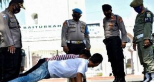 النوم فى تابوت أو تمارين الضغط..عقوبات عدم ارتداء الكمامة بإندونسيا