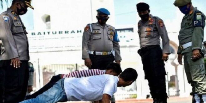 النوم فى تابوت أو تمارين الضغط..عقوبات عدم ارتداء الكمامة بإندونسيا