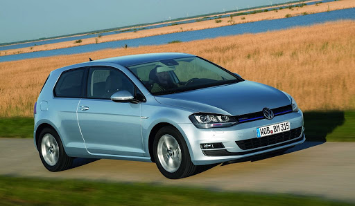فولكس فاجن تكشف عن أيقونتها الجديدة جولف GTI