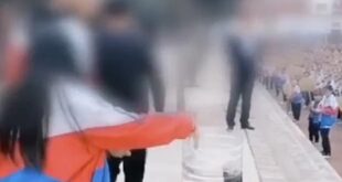 مدرسة صينية تعاقب الطلاب بإلقاء هواتفهم فى الماء.. ما السبب؟