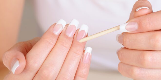 مشاكل صحية يمكن أن تشير إليها أظافرك من البقع البيضاء إلى النتوءات