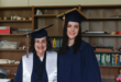 سيدة أمريكية عمرها 75 عاما تتخرج من الجامعة مع حفيدتها