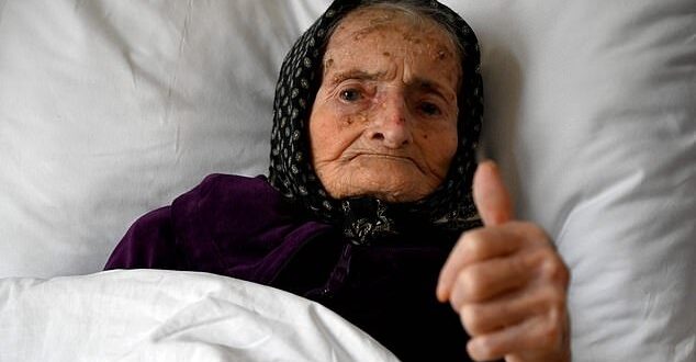 كرواتية بعمر 99 عاما تنجو من فيروس كورونا