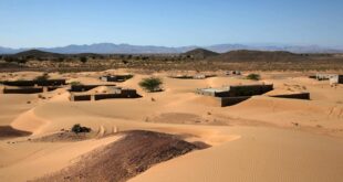 قصة قرية عمانية غمرتها الرمال قبل 30 عامًا وهروب قاطنيها
