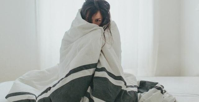 5 أسباب لشعورك المستمر بالبرودة.. أبرزها مرض السكر والأنيميا