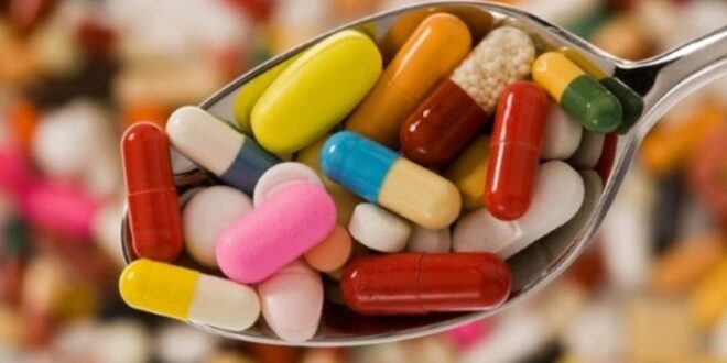 أضرار الافراط فى المسكنات.. منها الإصابة بطفح جلدى وقرحة فى المعدة