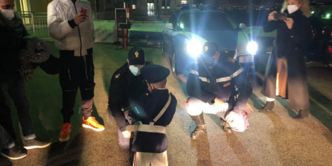 شرطة نابولى تحقق حلم طفل هزم السرطان ليصبح شرطيا ليوم واحد