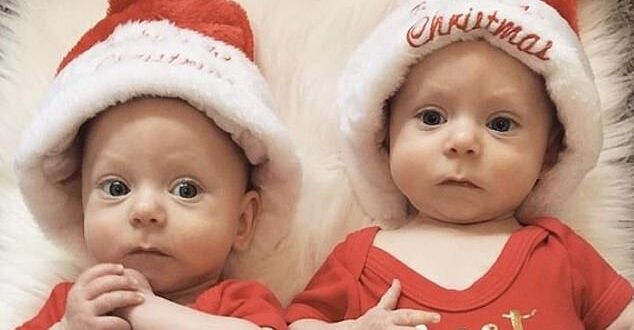 في حالة نادرة تحدث للمرة الأولى.. أم بريطانية تلد توأمين متشابهين في يومين مختلفين