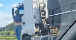 زوج يتشبث بشاحنة 30 كيلو بعد تسببها فى مصرع زوجته بالبرازيل