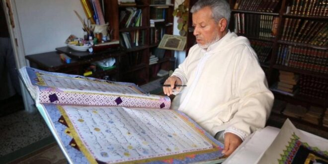 بعد كتابة 1000 مصحف.. خطاط ليبى يسعى وراء حلمه لرسم القرآن بالخط العربى