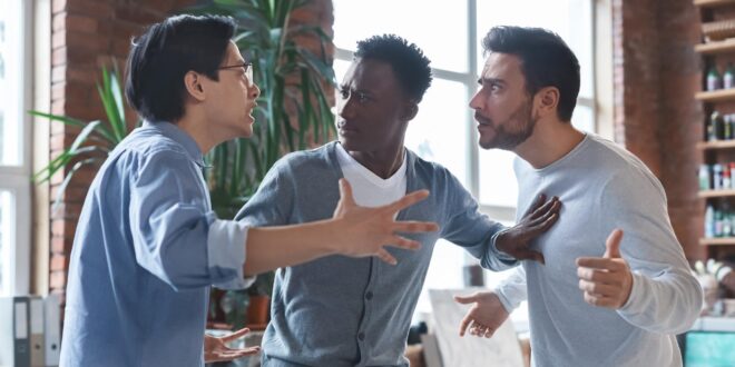 تناول الدهون يزيد السلوك العدواني وقلة الفيتامينات تزيدك غضباً.. العلاقة بين الطعام والسلوك أعقد مما تتصور