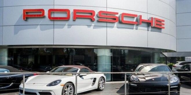 سباق تسارع بين كيا EV6 وبورش 911 ولامبورغيني أوروس وفيراري