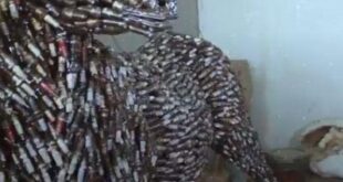 شاب نيجيري يصمم أشكال ومنحوتات فنية رائعة من شمعات اشعال المحركات