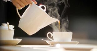 لمحبي الشاي.. دراسة تكشف مخاطر تناوله ساخنًا