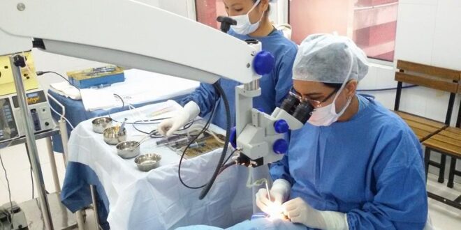 مستشفى أسوان الجامعى ينقذ حياة مريض من الموت بعد إصابته بقطع فى الرقبة