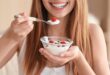 هذا ما يحدث لجسمك عند تناول الزبادي على السحور