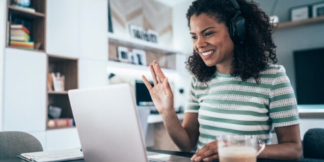 5 نصائح لاستخدام لغة الجسد لصالحك خلال مقابلات العمل عن بعد