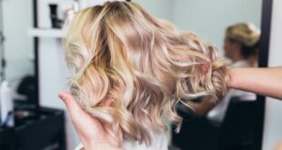 حيل بسيطة تساعدك في جعل شعرك الخفيف يبدو أكثر كثافة بعيداً عن الزرع ووصلات الشعر