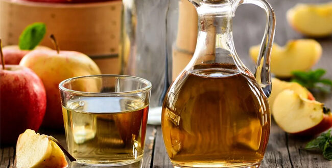 خل التفاح علاج منزلى فعال .. ينظف البشرة ويُعزز صحة القلب