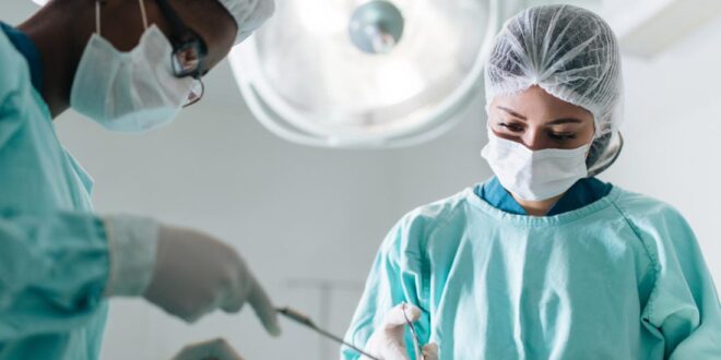 أطباء كنديون ينقذون رضيعاً بطريقة هي الأولى على الإطلاق.. وُلد بتشوهات خلقية في المريء وعالجوه بالمغناطيس