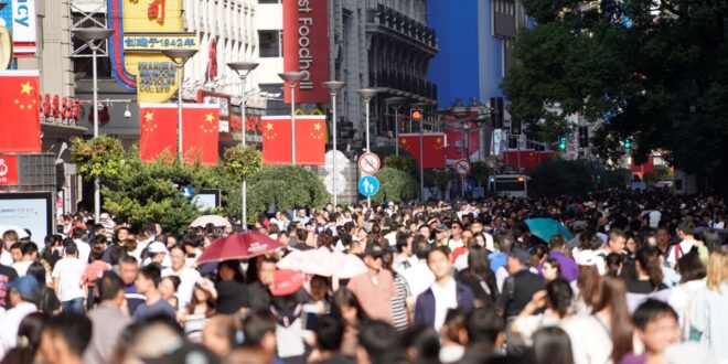 حفيدة صينية تشفق على جدتها وتخفي عنها وفاة ابنتها.. استأجرت سيدة لتقلد صوت الراحلة طيلة 13 عاماً